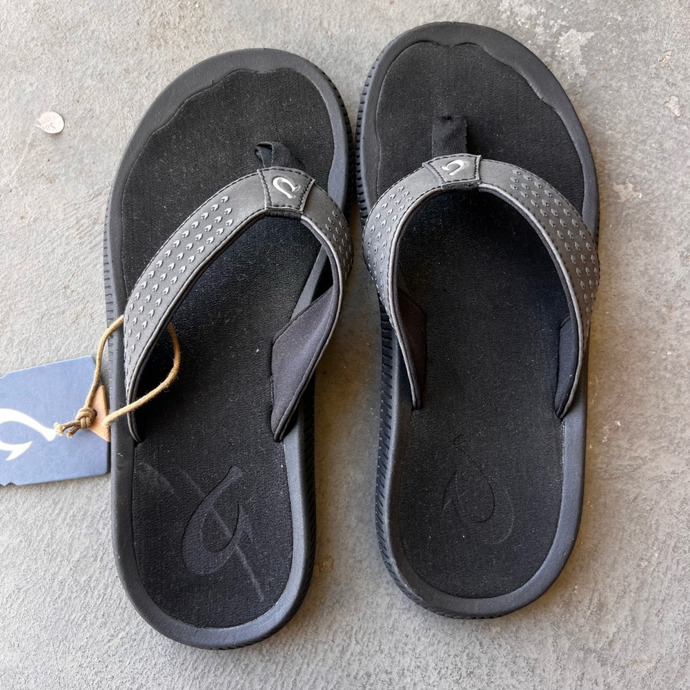 Olukai ulele black/black NWT size 7